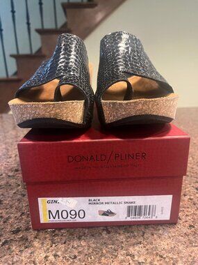 Donald Pliner Balck Mirror Metallic Snake Wedge, size 9